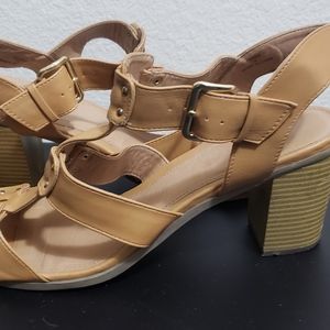 Women's Size 13 American Eagle sandals
